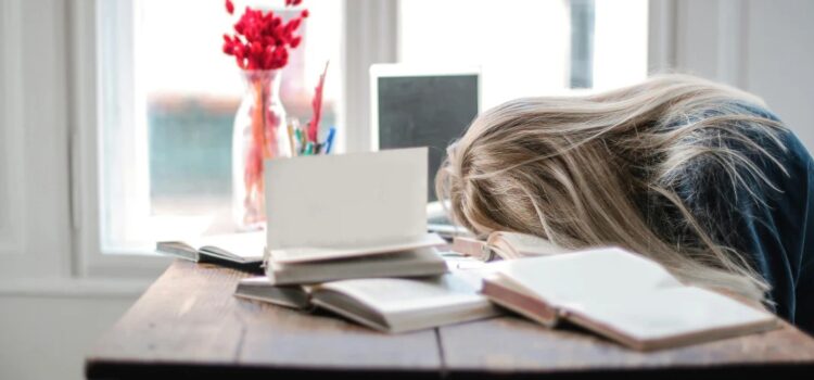 Toetsvoorbereiding en studiepauzes: Studenten helpen zich te concentreren met de Time Timer Toetsvoorbereiding en studiepauzes: Studenten helpen zich te concentreren met de Time Timer